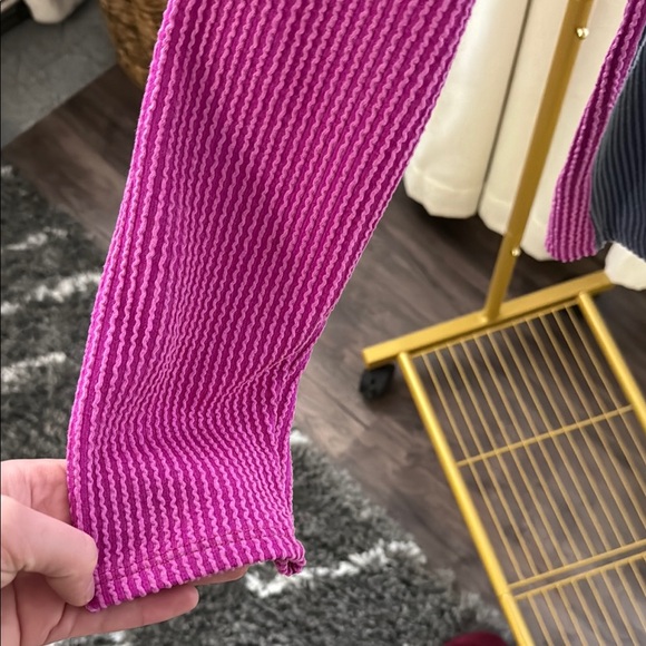 🌷 NWOT Colorblock Button V-Neck - Picture 6 of 10